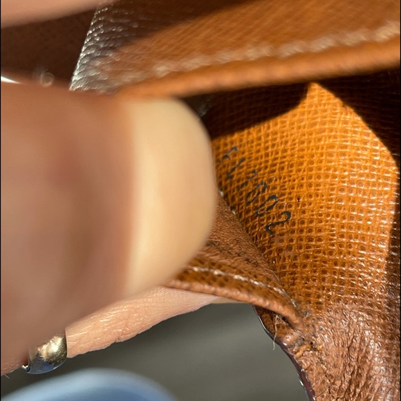 Louis Vuitton key holder - Picture 10 of 10